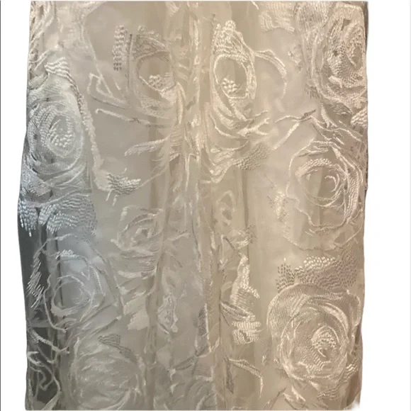 NWOT Wedding Dress. So beautiful Never worn. Size 8. - Picture 6 of 7